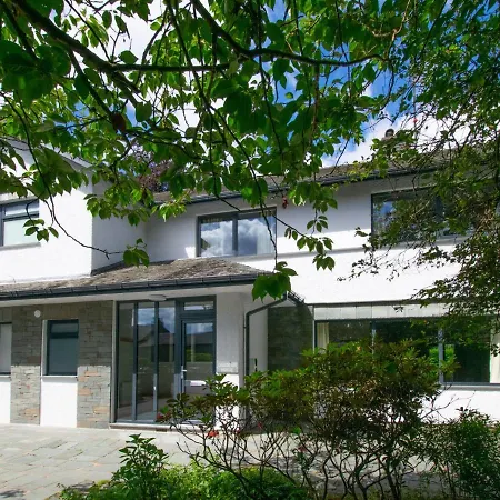 Luxe Holiday At With Manicured Garden בית נופש *